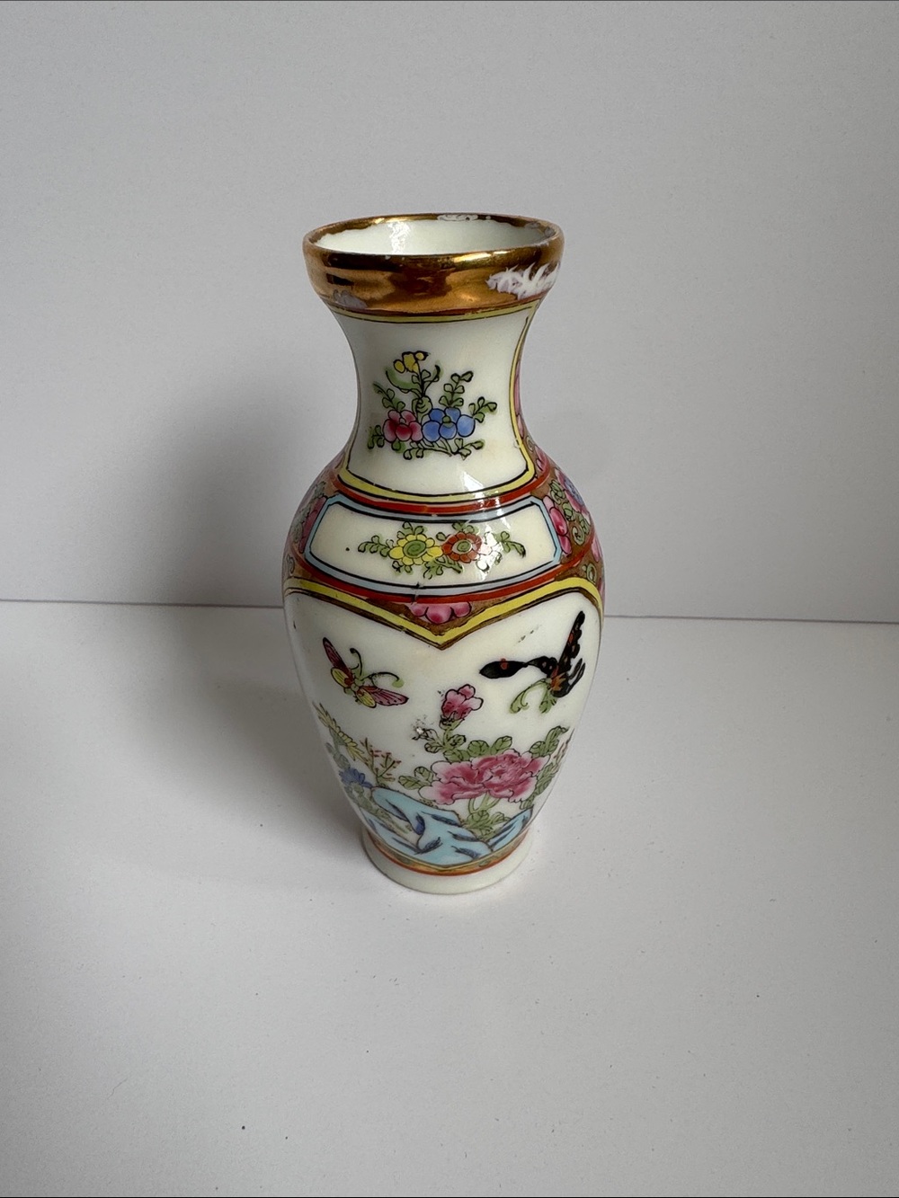 Vintage Hand Painted Porcelain‎ Bud Vase Floral Butterfly Gold Trim Asian Decor